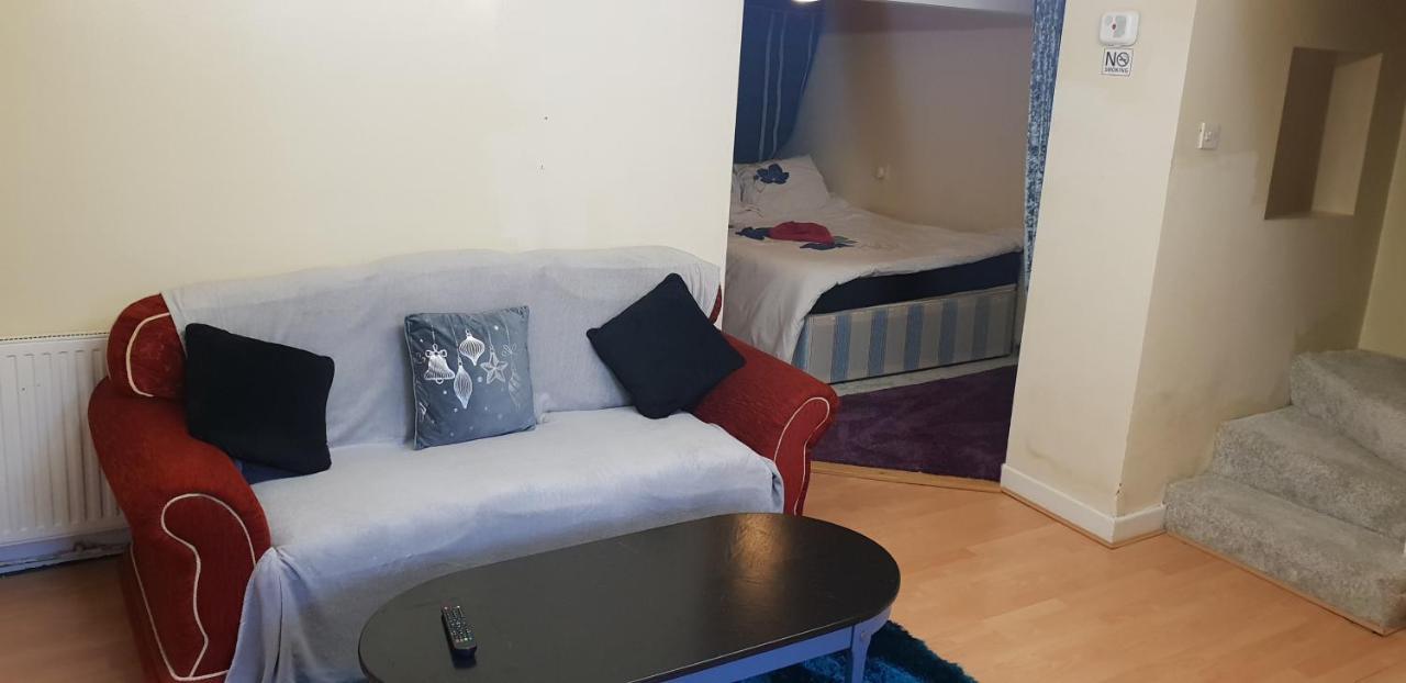 Apartmán Private Basement Studio Flat With Modern Features Huddersfield Exteriér fotografie