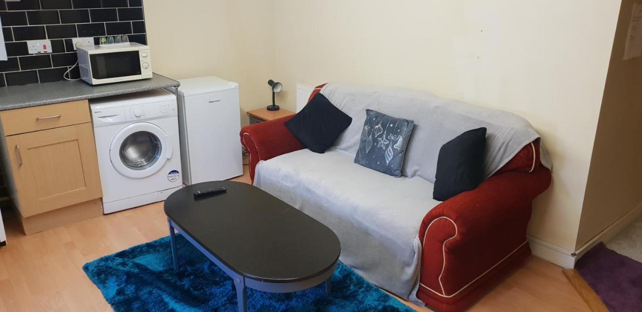 Apartmán Private Basement Studio Flat With Modern Features Huddersfield Exteriér fotografie